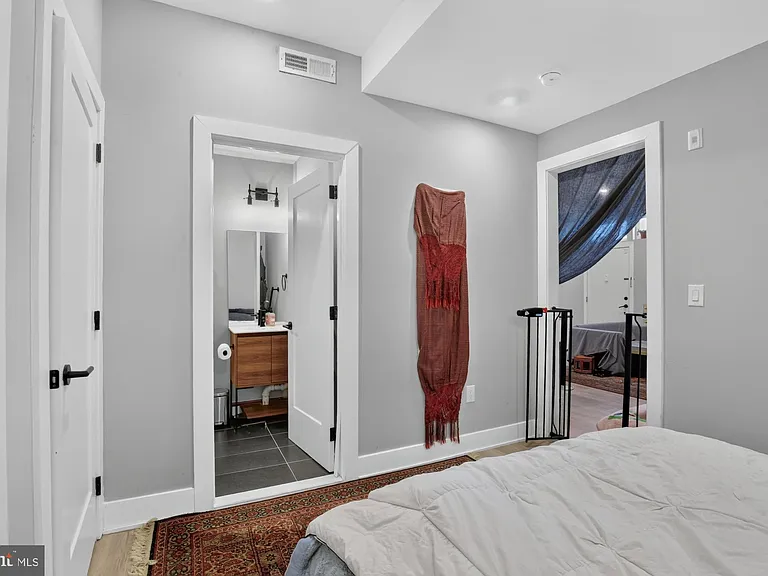 3965 Lancaster Ave #105 — Photo 11