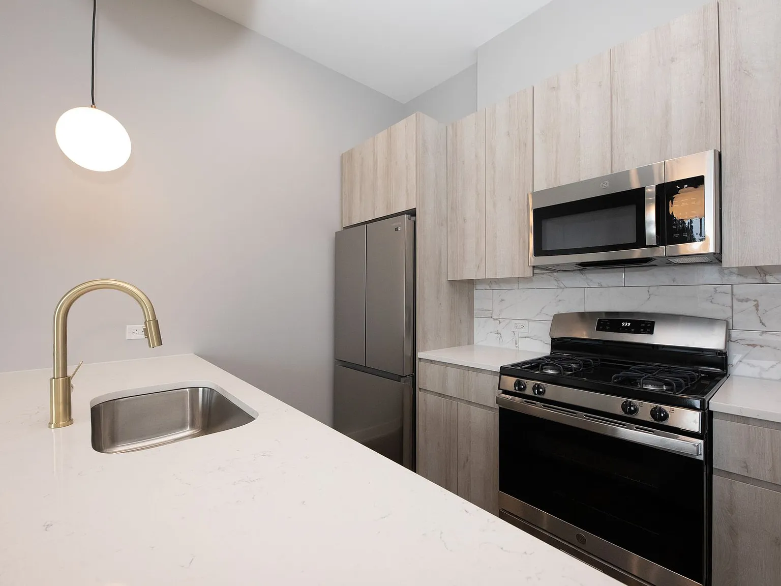 913 W School St Apartments — Photo 2
