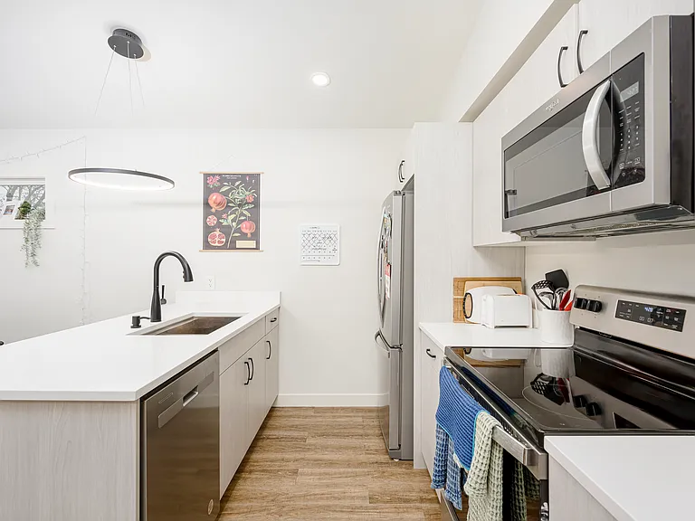 1034 A Clarence Ave — Photo 29