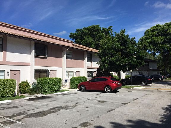 3rd image of 9722 Shadow Wood Blvd