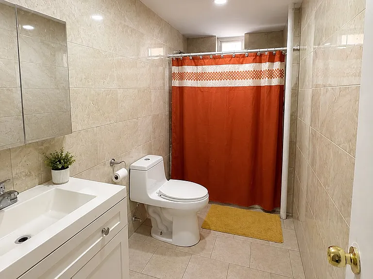140 E 51st St #1 — Photo 7