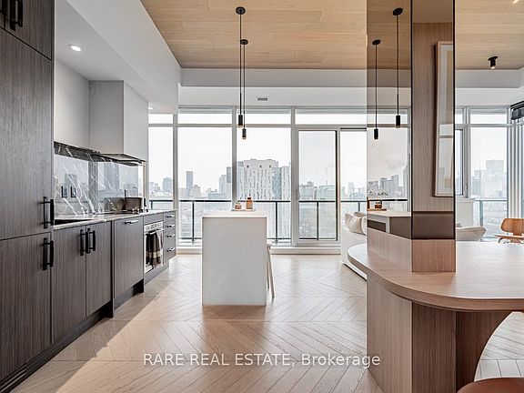 3rd image of 297 College St #Penthouse 5