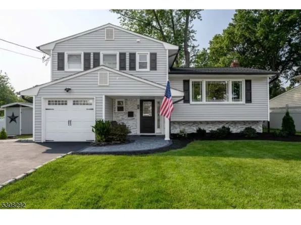 60 Kenneth Pl, Clark, NJ 07066