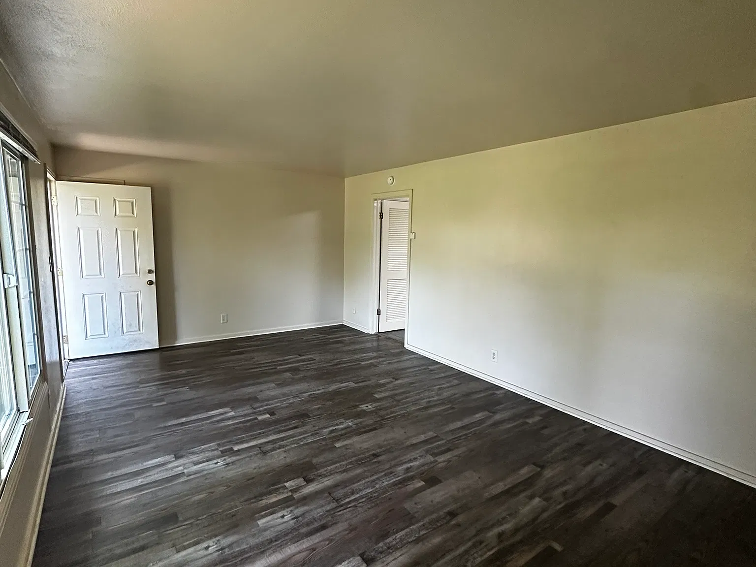 2 bed, 1000 sqft, $1,400 — Photo 3