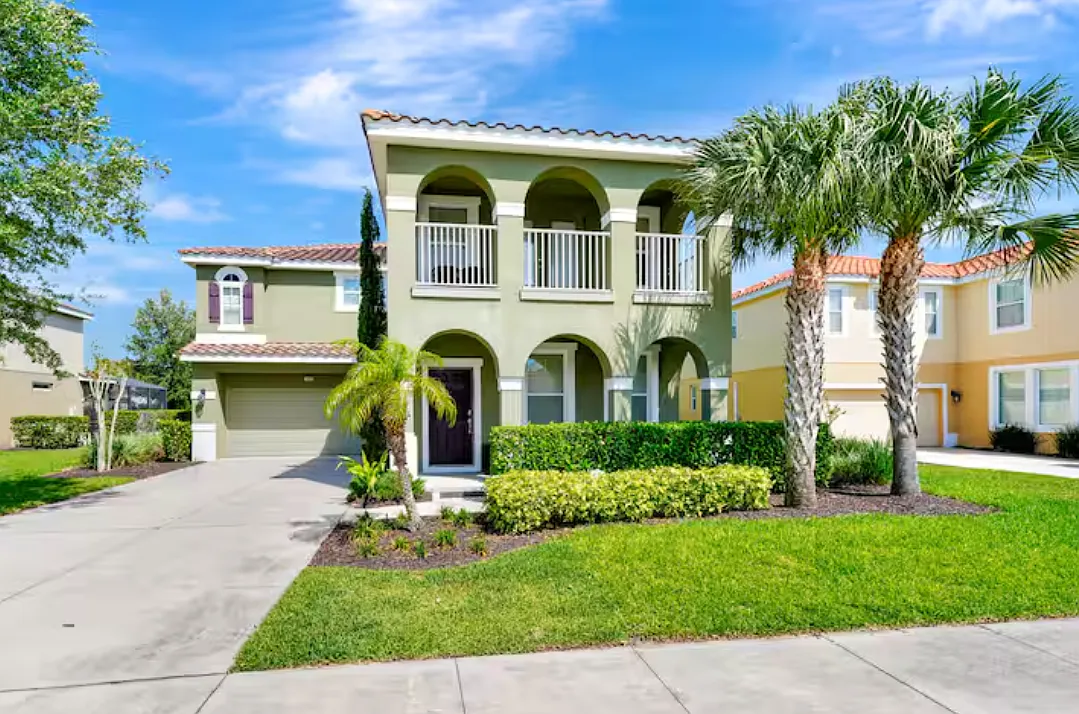 6 bed, 3640 sqft, $3,200 — Photo 2
