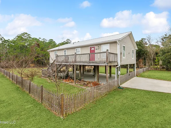 881 E North St, Pass Christian, MS 39571