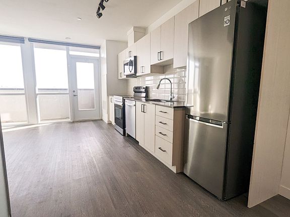 5th image of 388 King St E #706