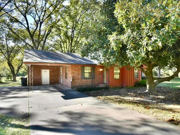 943 N 4th St, West Helena, AR 72390