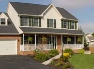 8 Ashley Ct, Boiling Springs, PA 17007