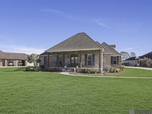 11090 Toria Ln, Saint Amant, LA 70774