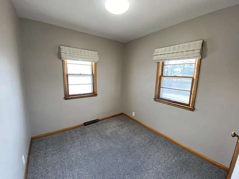219 S 14th St — Photo 10