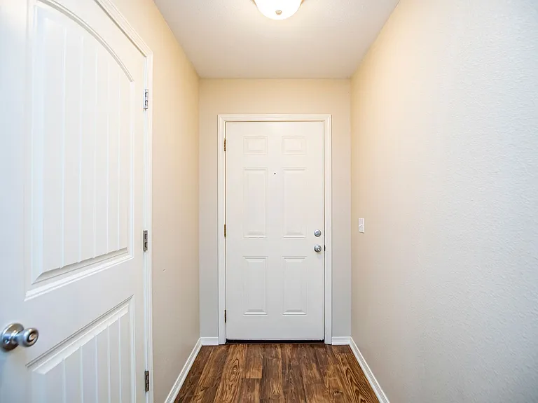 131 Foxglove St — Photo 2