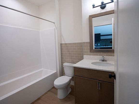 3rd image of 314 S Prairie St #11