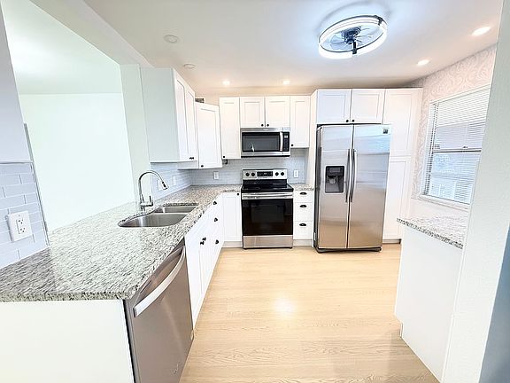 5th image of 4402 Martinique Ct APT D4