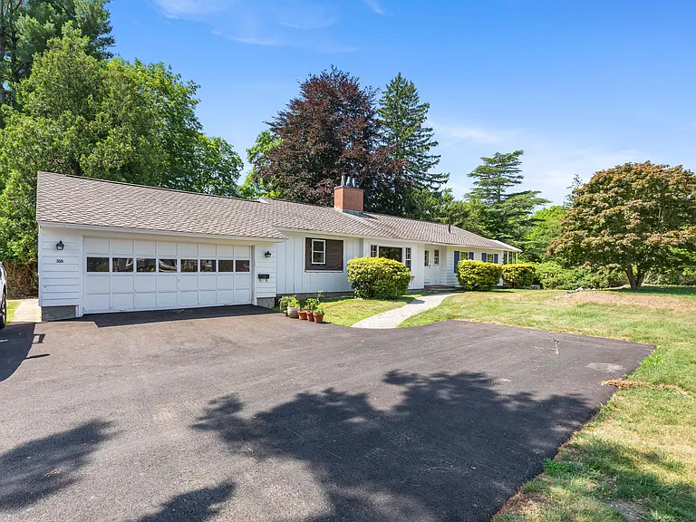 355 Pearse Rd — Photo 2