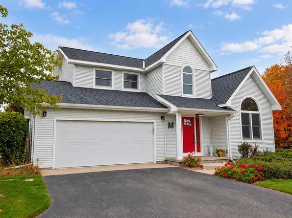 860 Evergreen Ct, Petoskey, MI 49770
