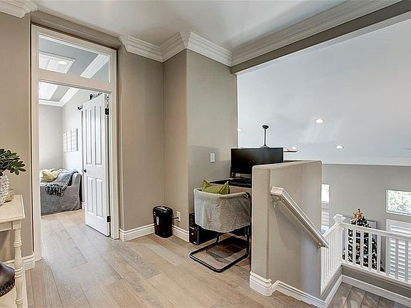 4th image of 2951 W Bradley Pl