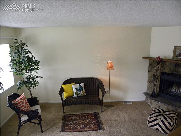 Bay Window*Stone Fireplace in Living Room