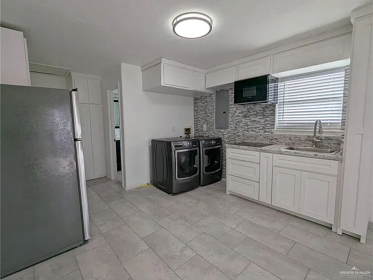 12330 N Taylor Rd — Photo 4