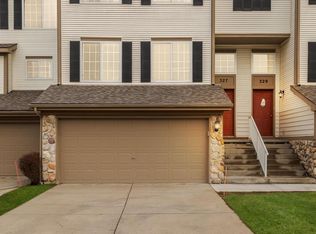 327 Oak Ridge Dr, Pontiac, MI 48341