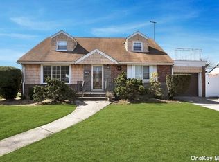 1046 March Dr, Valley Stream, NY 11580