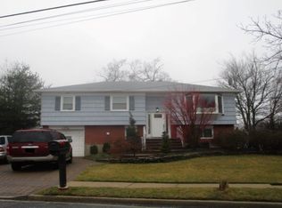15 Roosevelt Blvd, Massapequa, NY 11758