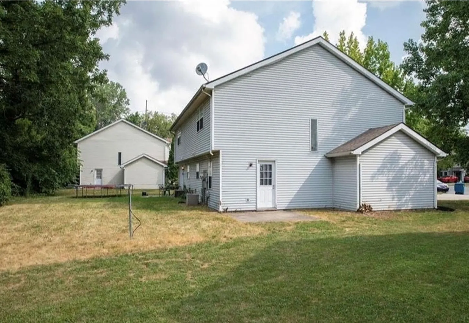Beautiful 3 bed 2.5 bath townhome in Lawrence Township — Photo 4