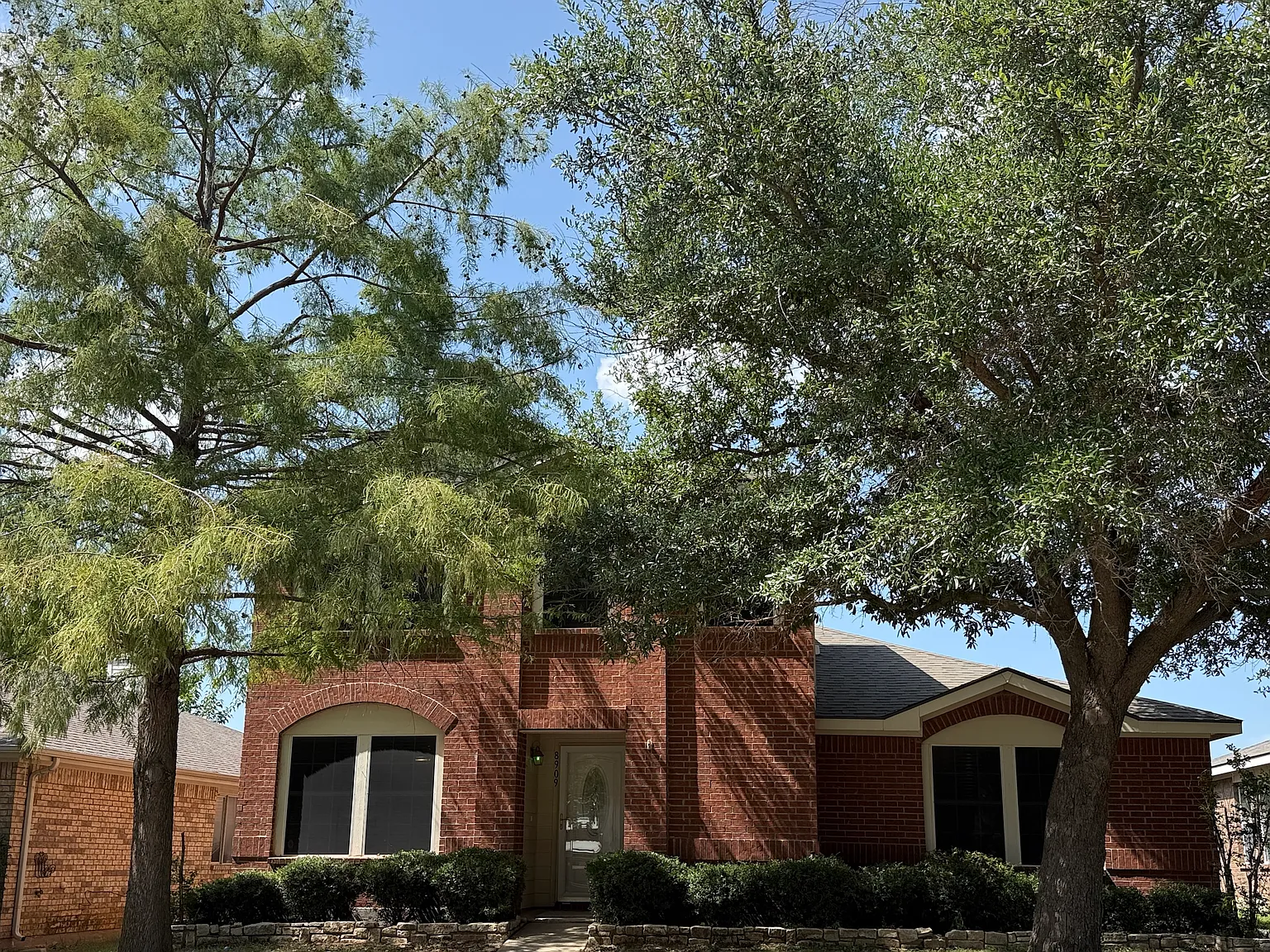 4 bed, 2.5 bath, 2306 sqft, $2,695 — Photo 1
