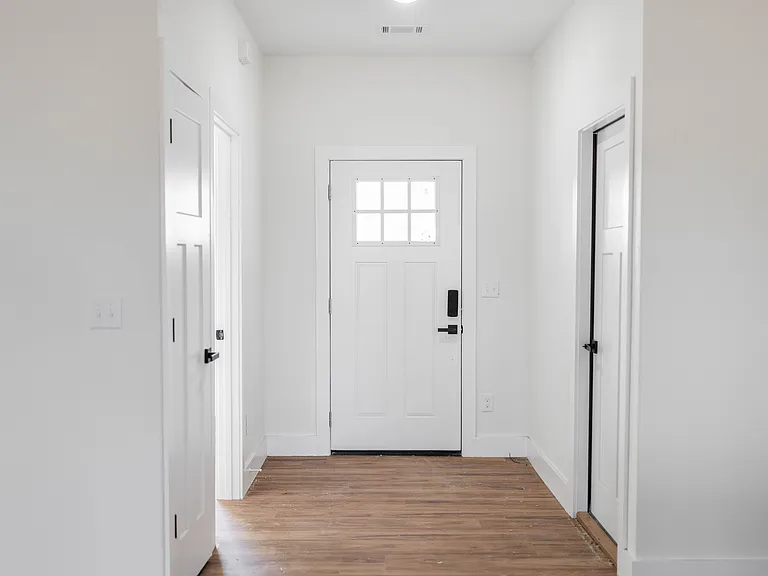 1413 Emelyn Ln — Photo 3