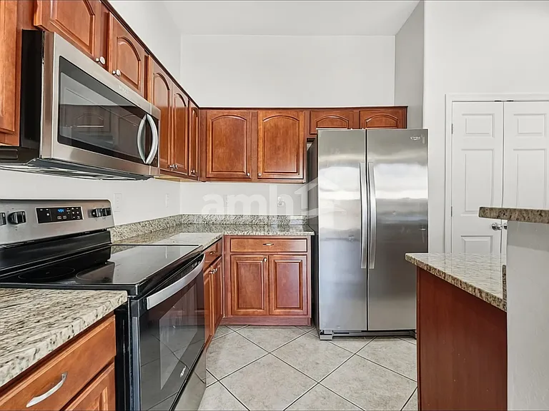 5308 S 53rd Ln — Photo 4