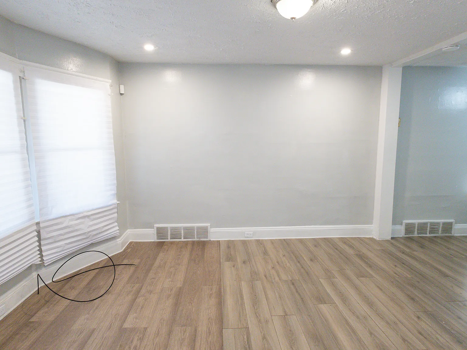2 bed, 900 sqft, $1,200 — Photo 4