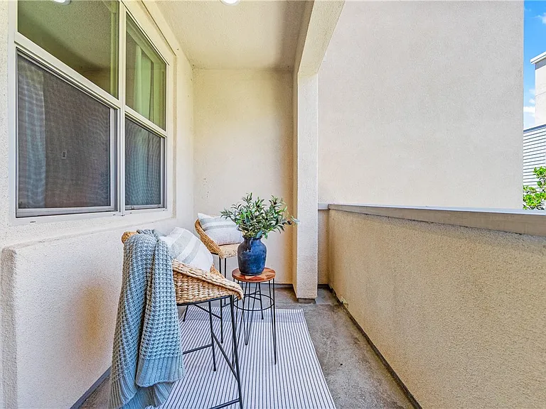 664 Colorado Cir — Photo 15