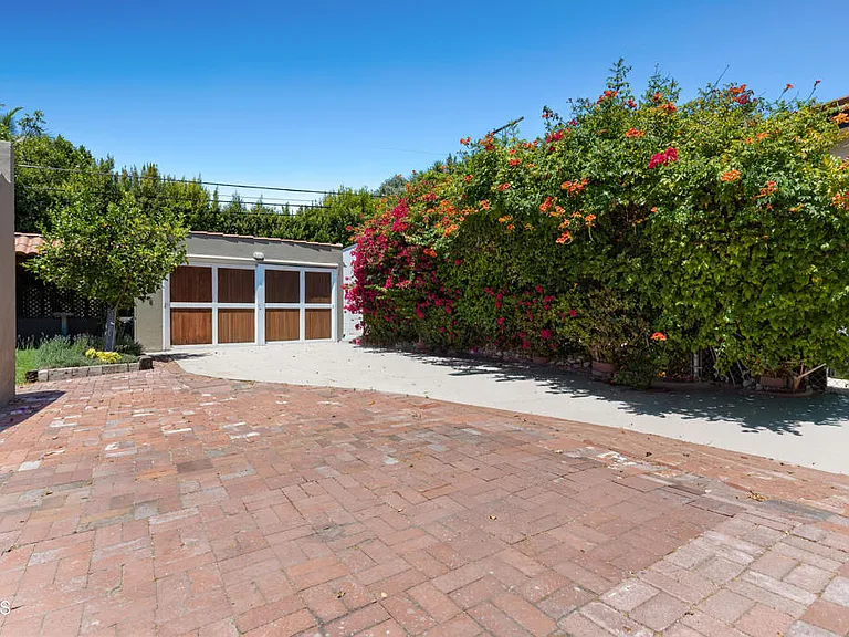 4725 Ambrose Ave — Photo 33