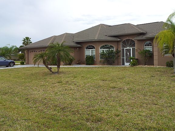 Huge estate sized lot=privacy!