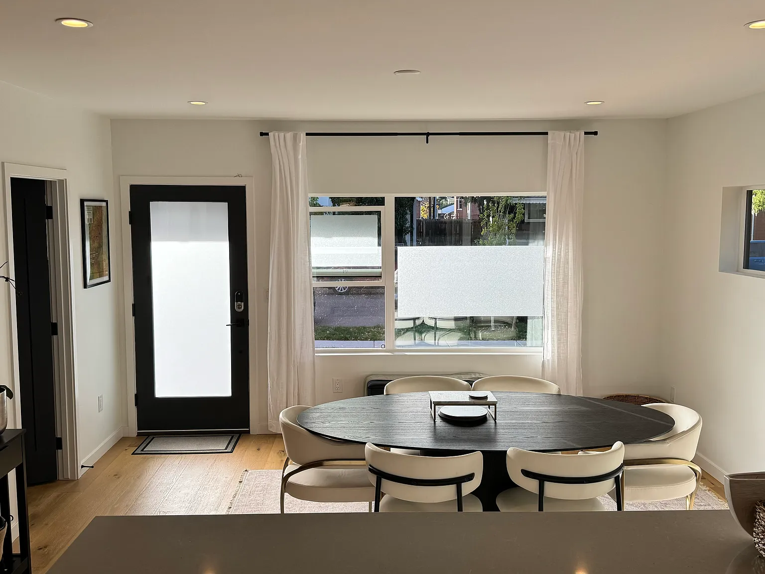 4 bed, 3284 sqft, $5,400 — Photo 4