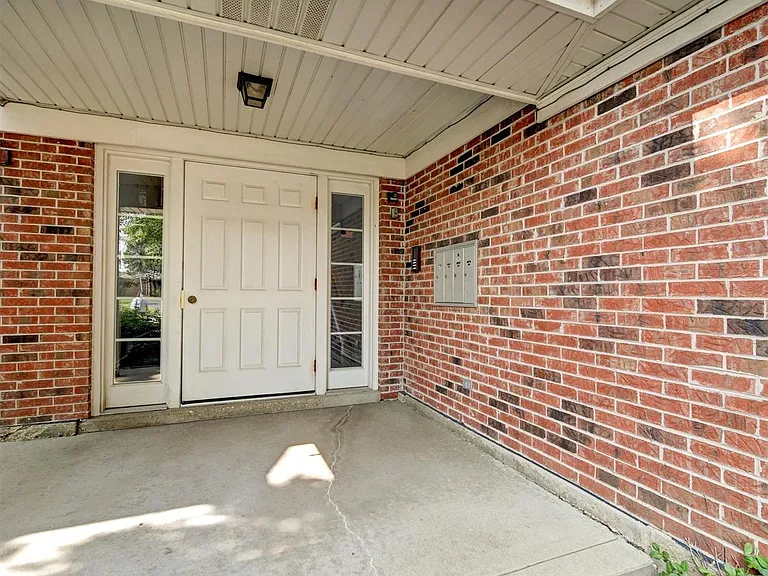 5S530 Scots Dr #18F — Photo 20
