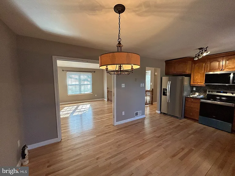 15006 Nebraska Ln — Photo 8