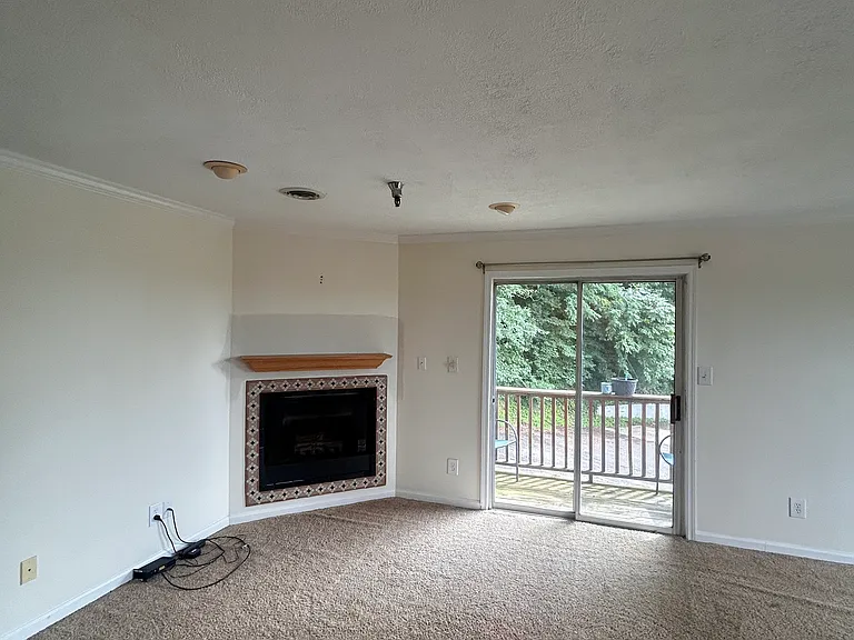 200 Stewart Ln #10 — Photo 19