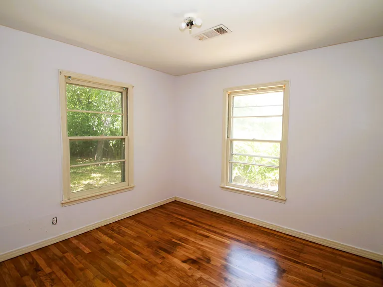 808 Emery St — Photo 14