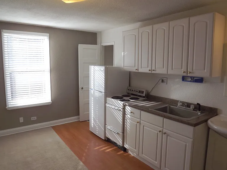115 N Park St #7 — Photo 3