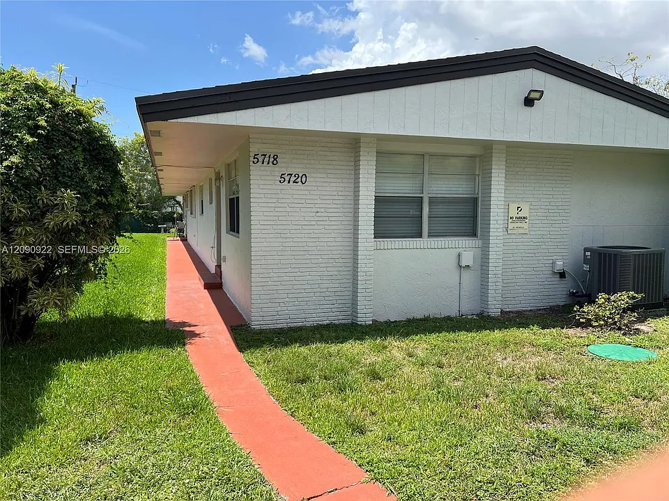 5718 Lincoln St #5718