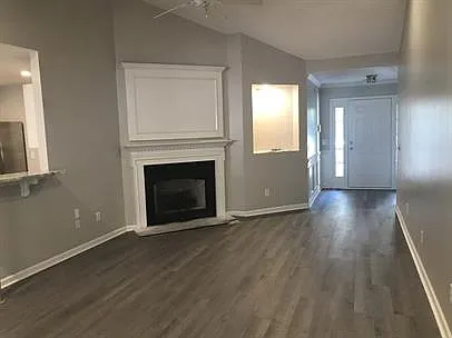 220 Lake Linden Dr — Photo 3
