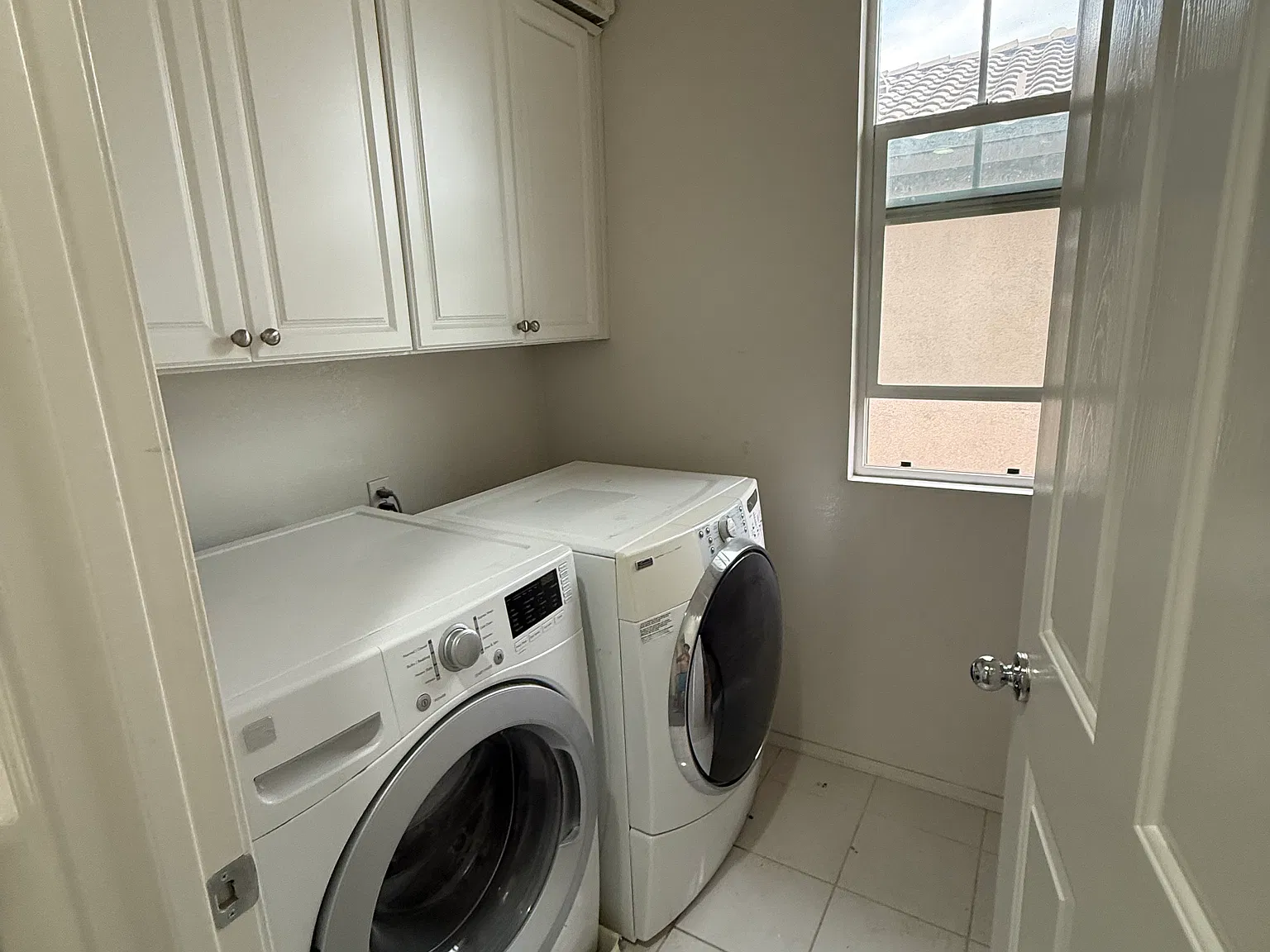 3 bed, 2.5 bath, 2273 sqft, $1,000 — Photo 4