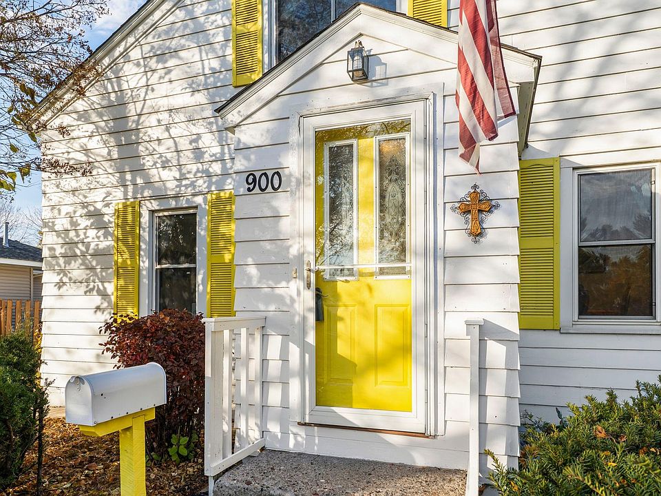 House on the Hill イエローロンパース&ボンネット 900 3rd St W, Hastings, MN 55033 | Zillow