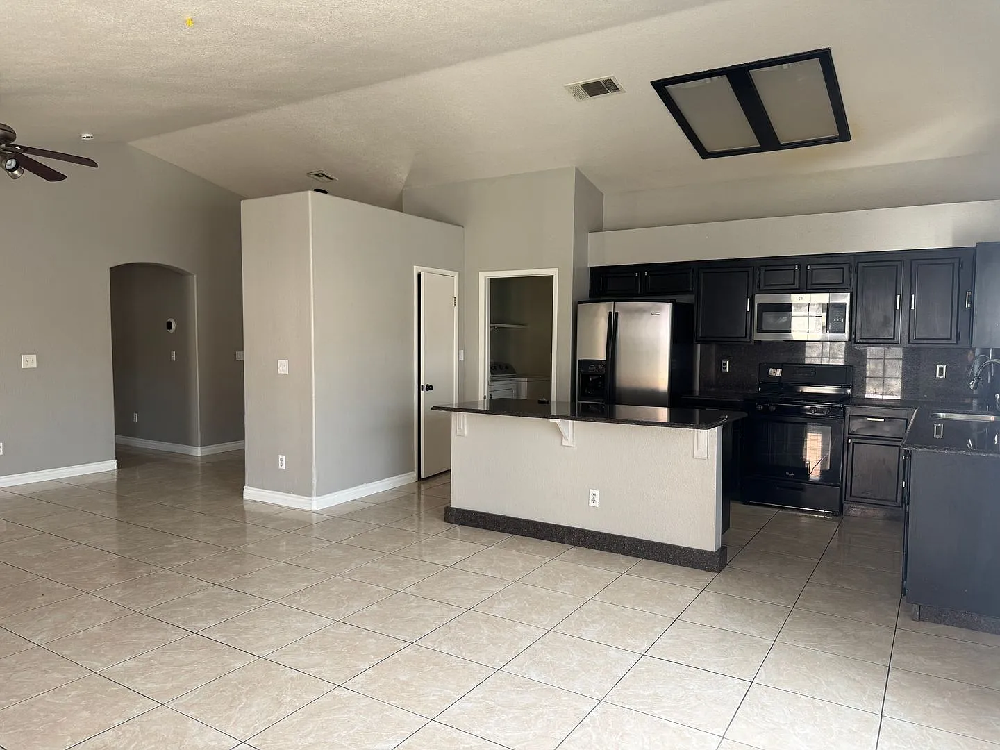 single-story home features 3 bedrooms, 2 bathrooms, and approximately 1,462 sq. ft. — Photo 4