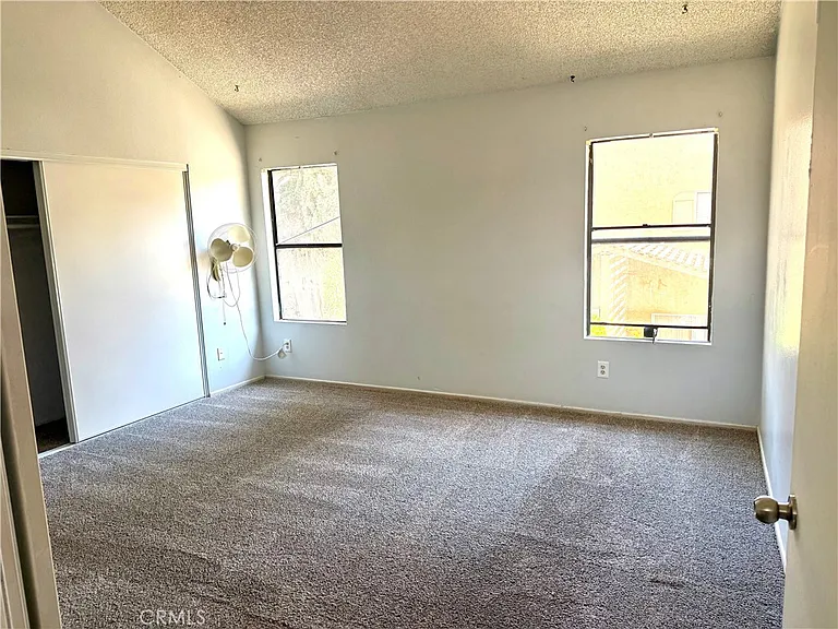 1004 S Mountain Ave — Photo 8