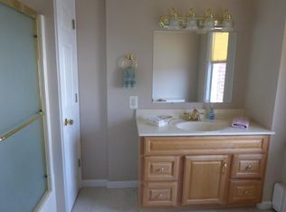 32 Thompson St, Raritan, NJ 08869