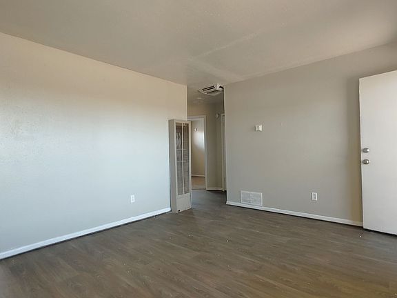3rd image of 300 Texas St SE #B