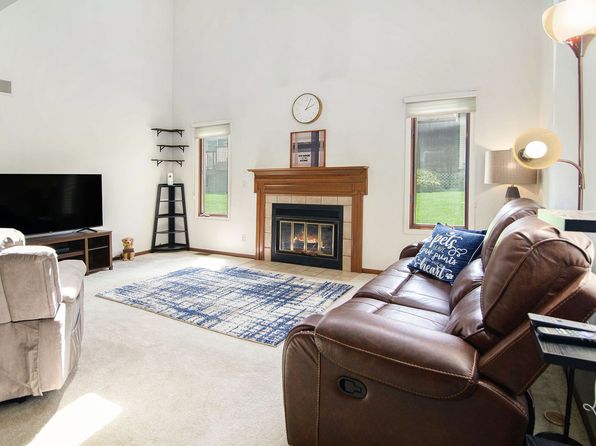 578 Oakbrook Cir, Flushing, MI 48433