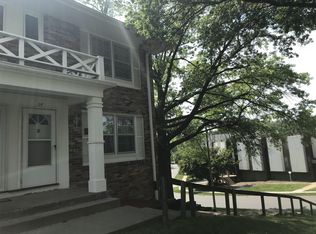 915 Oakcrest Street Iowa City Ia #USA, Cedar Rapids, IA 52402